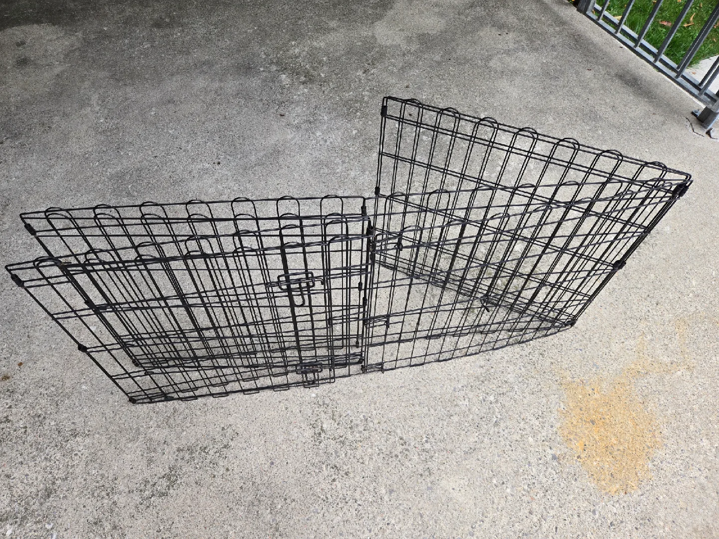 Black Metal Pet Playpen image indicator(3)