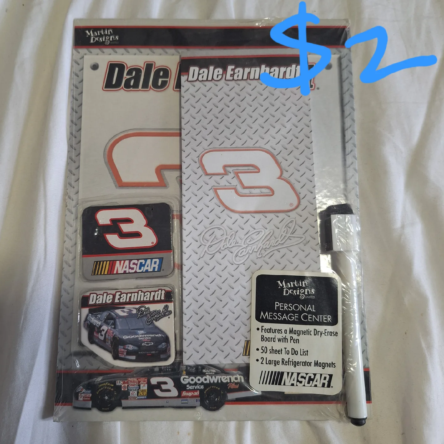 NASCAR Dale Earnhardt Keychains & Memo Pads image indicator(5)