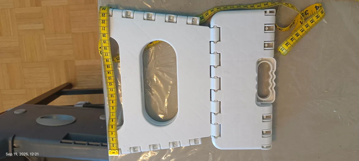 Dollarama - White Folding Step Stool image indicator(2)