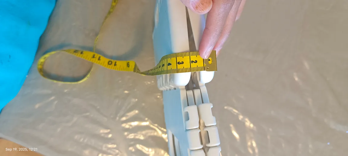 Dollarama - White Folding Step Stool image indicator(3)