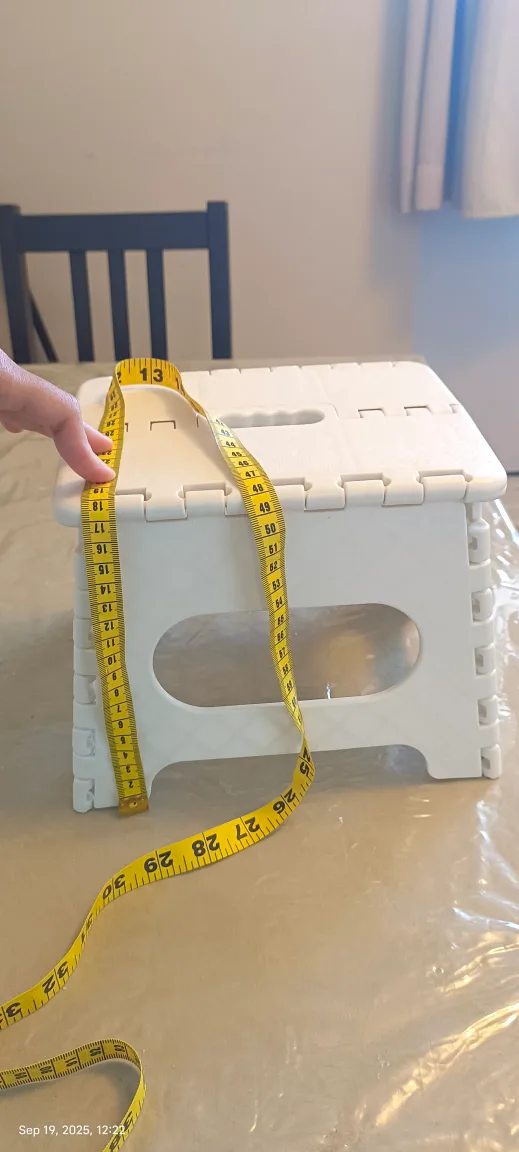 Dollarama - White Folding Step Stool image indicator(4)