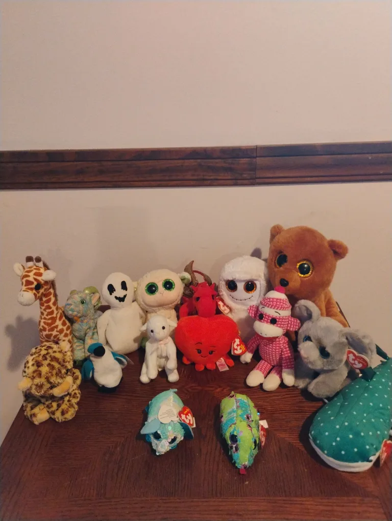 16 Ty Beanie Babies Plush Collection thumbnail