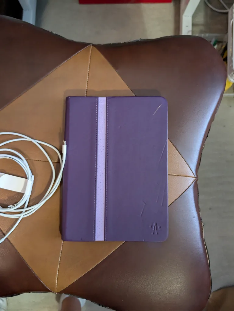 Apple iPad Model A1489 image indicator(3)