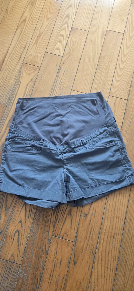 Thyme Maternity Shorts - Size M thumbnail