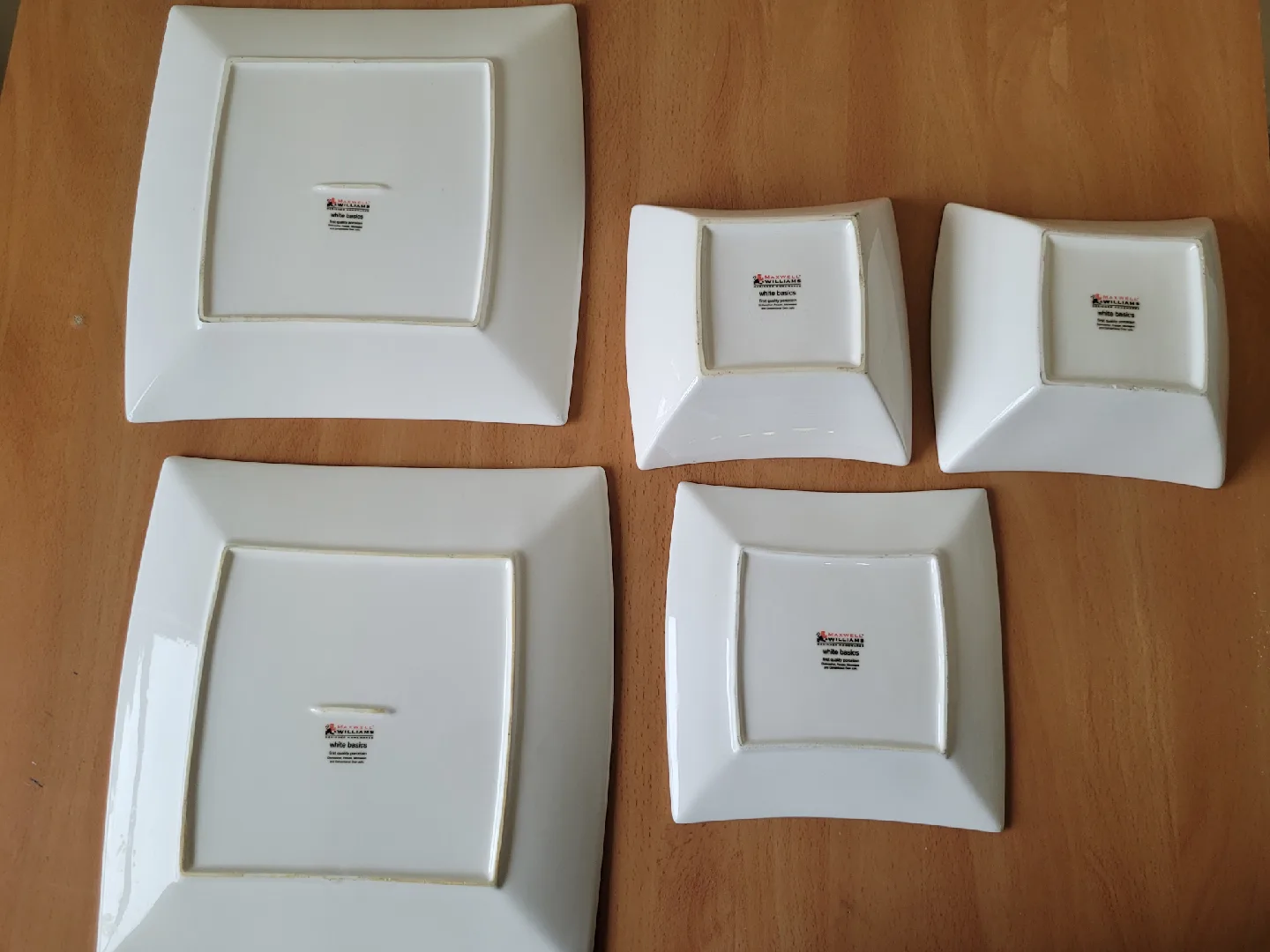 Maxwell & Williams Porcelain Dishes Bundle image indicator(4)