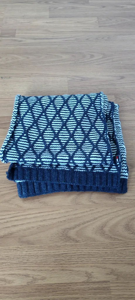 Tommy Hilfiger Hat and Scarf Set - Unisex image indicator(3)