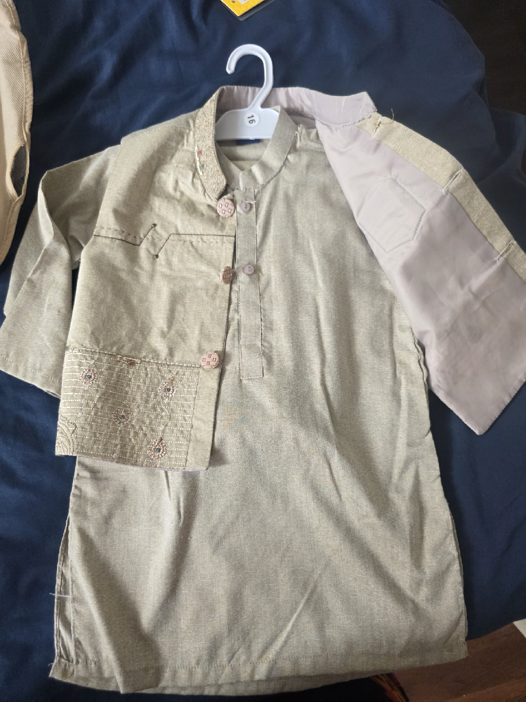 Boy's Traditional Outfit with Vest - Size 16 - photo 4