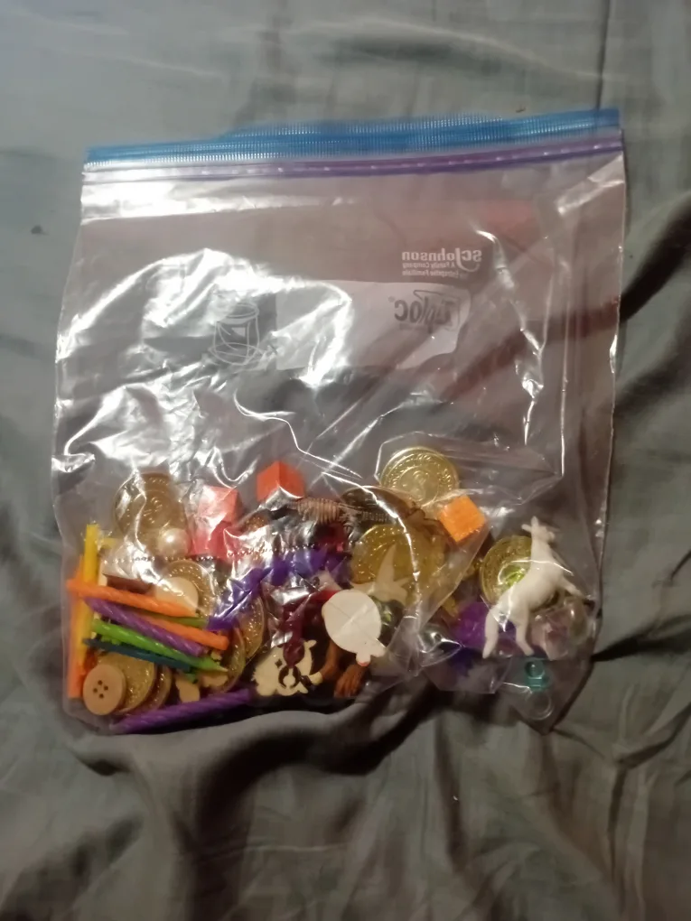 Bag of Assorted Craft Supplies thumbnail
