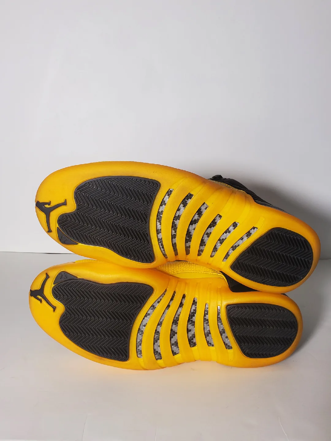 Jordan 12 Retro Black University Gold W/Box 130690-070 S 10 image indicator(6)