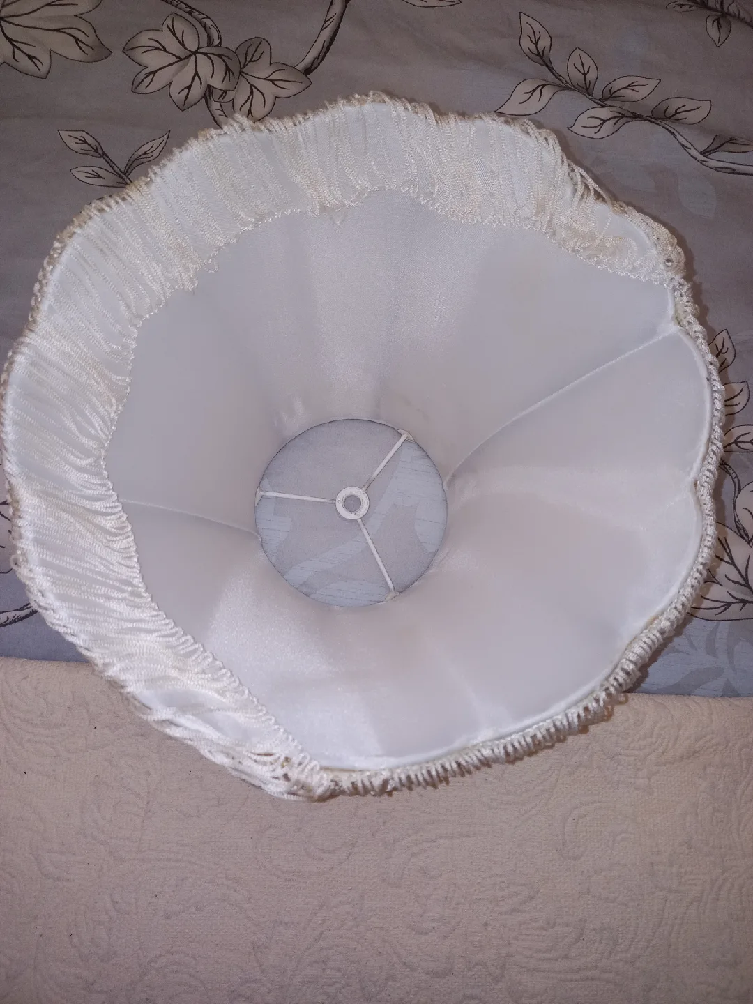 Lamp Shade With Fringes image indicator(4)