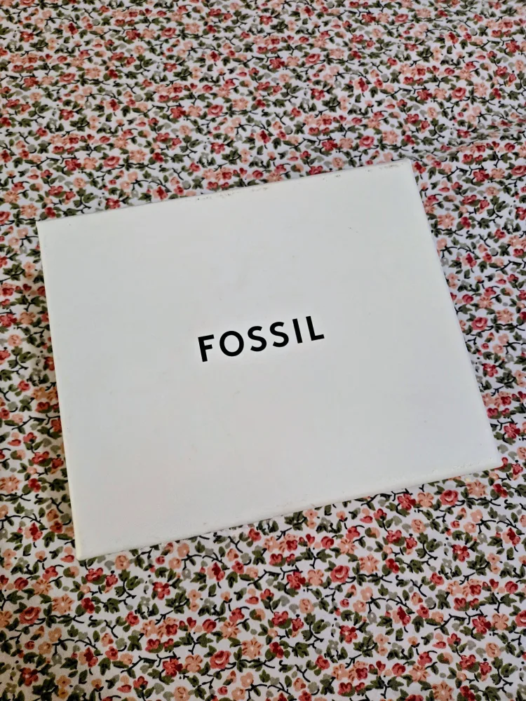 Fossil His and Hers Watch Set brand new image indicator(5)