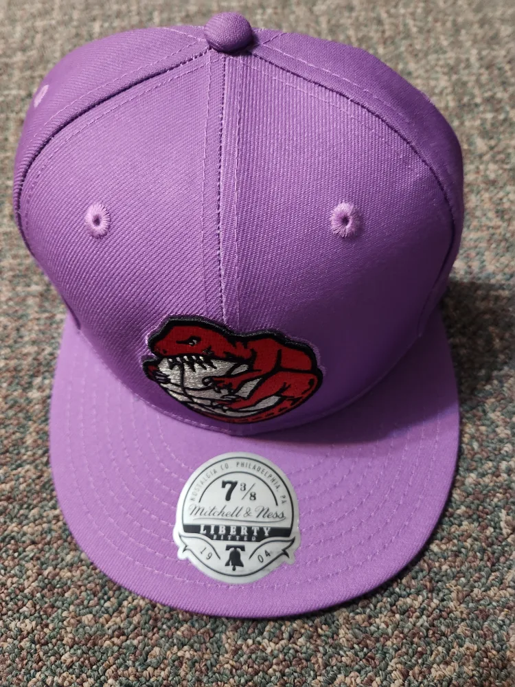Mitchell & Ness Toronto Raptors Hat Size 7 3/8 thumbnail