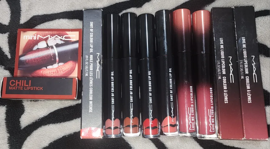 Clinique, MAC, Too Faced Lip gloss image indicator(2)