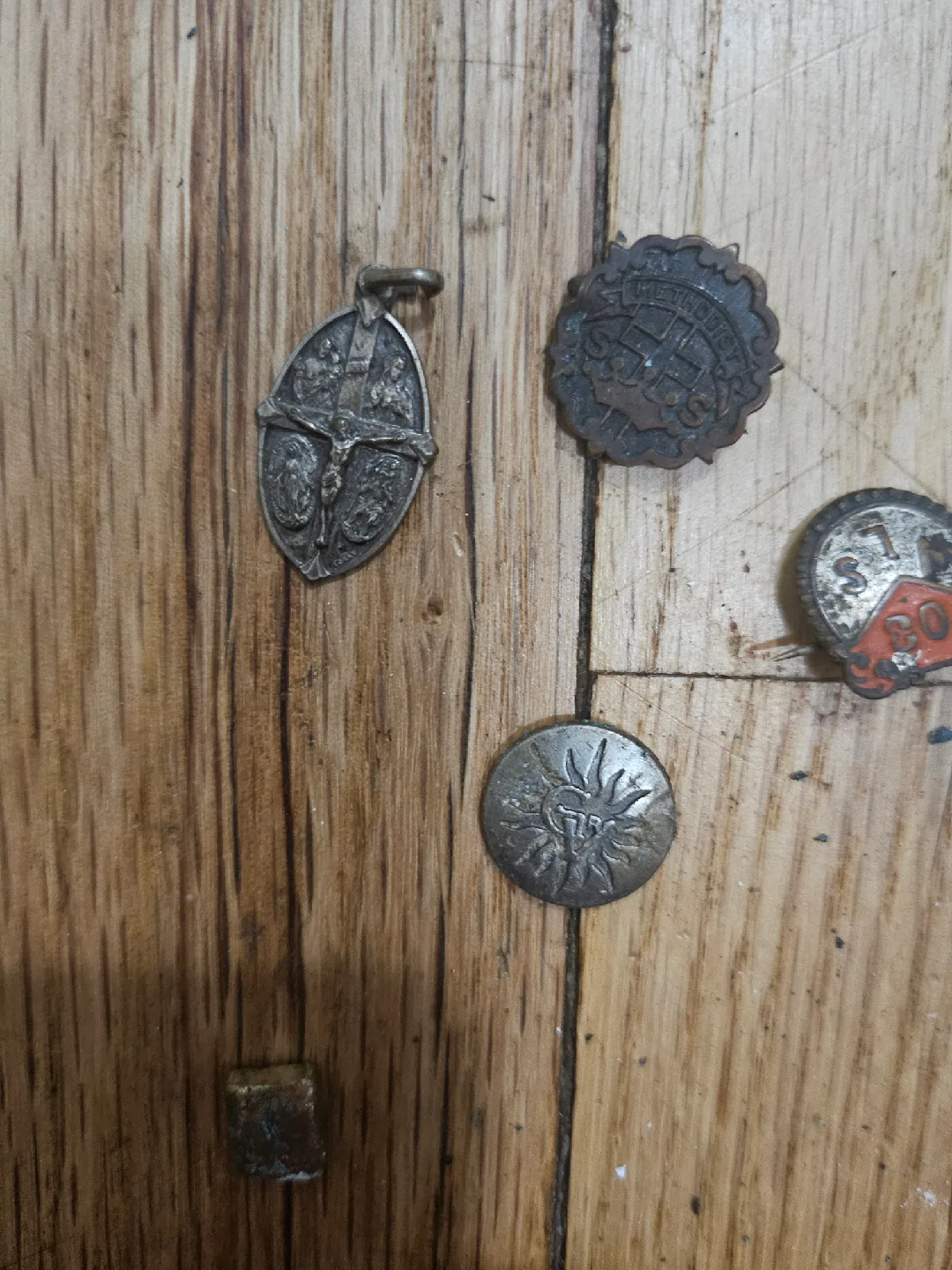 ANTIQUE AND COLLECTIBLE RELIGIOUS MEDALS image indicator(2)