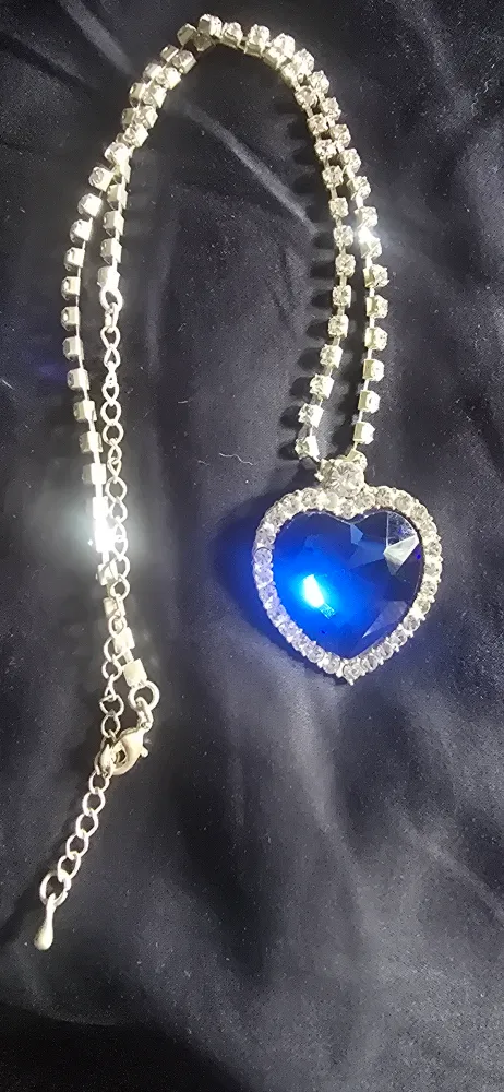 Titanic Heart of the Ocean Necklace thumbnail