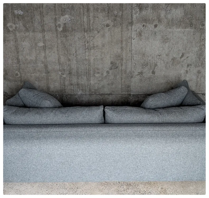 URBAN BARN COUCH image indicator(4)