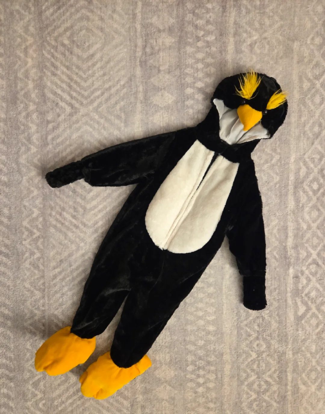 Penguin Costume (size 3-4 years) thumbnail