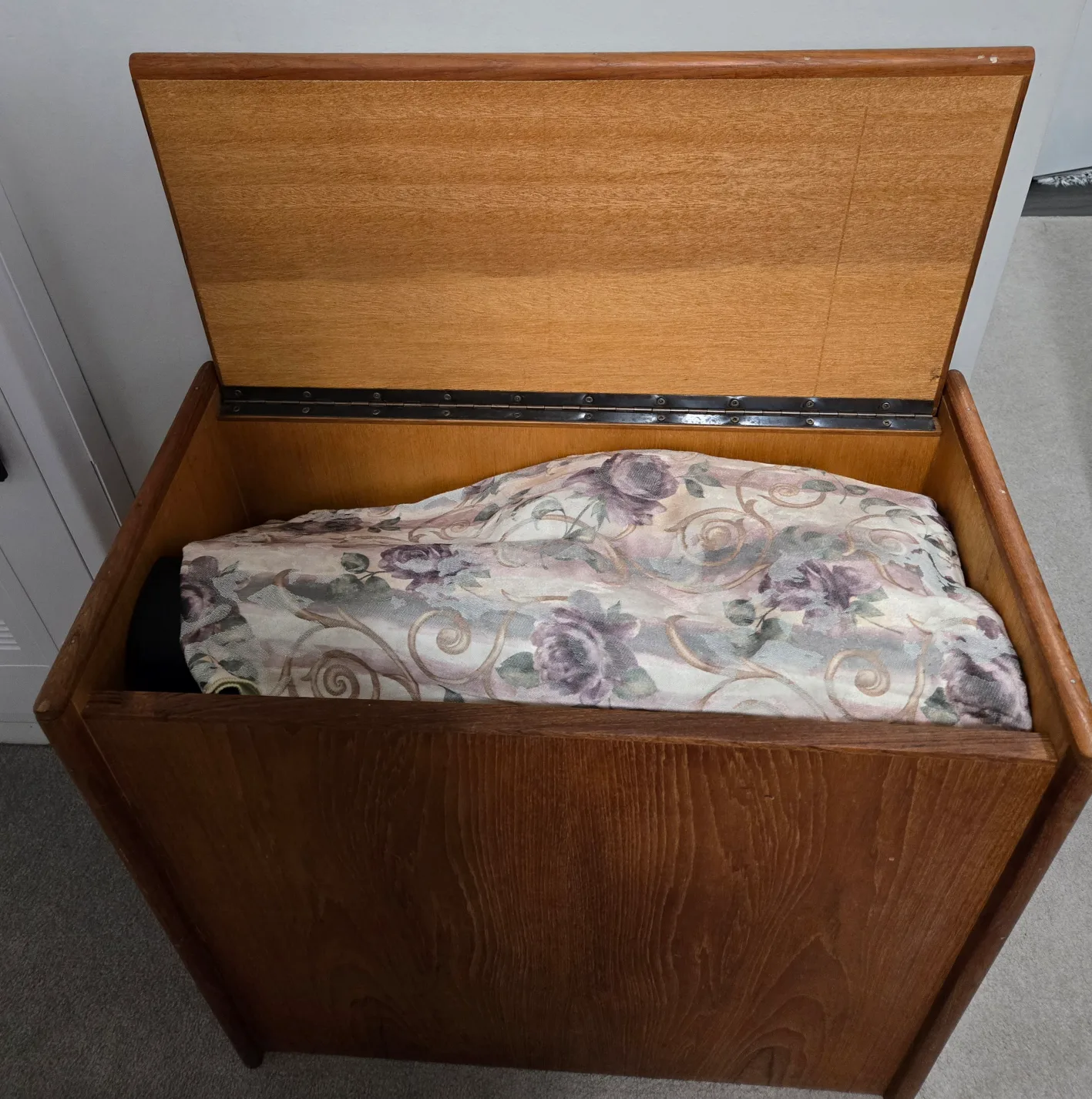 Wooden Storage Chest image indicator(3)