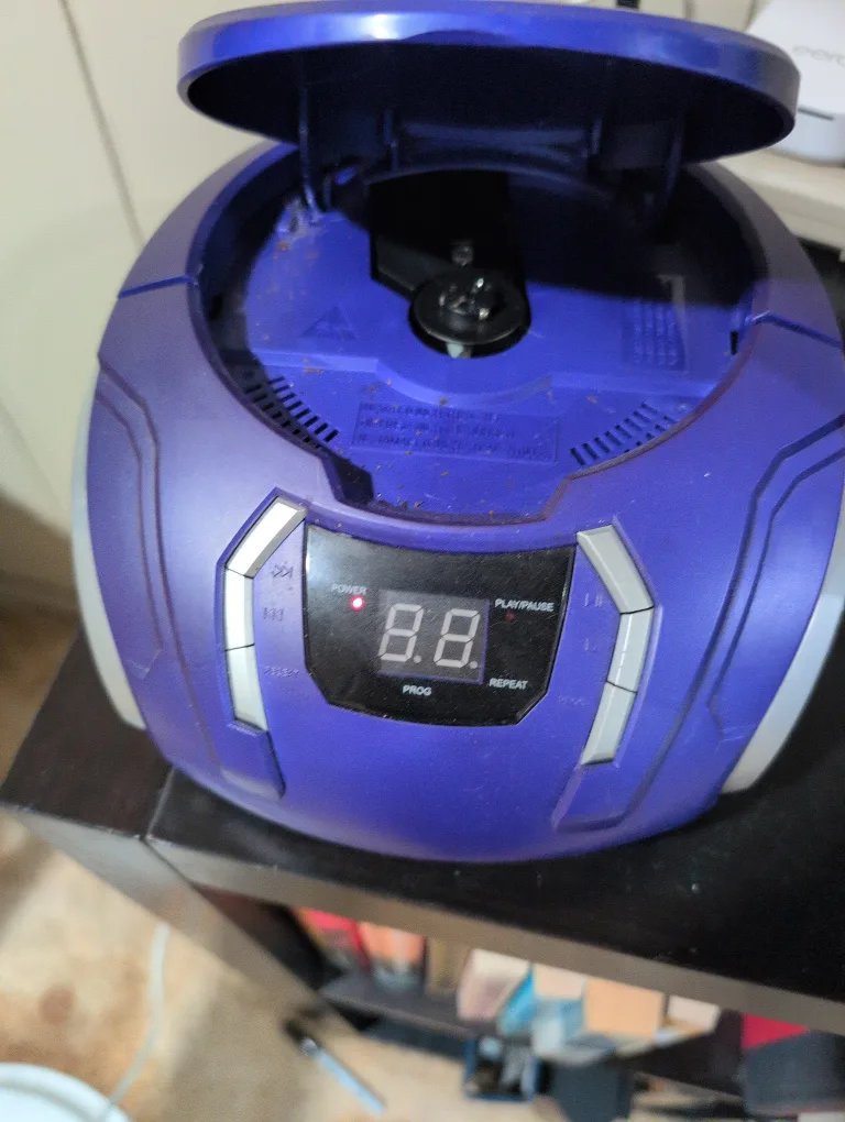 Sylvania Portable CD Player AM/FM Radio image indicator(4)