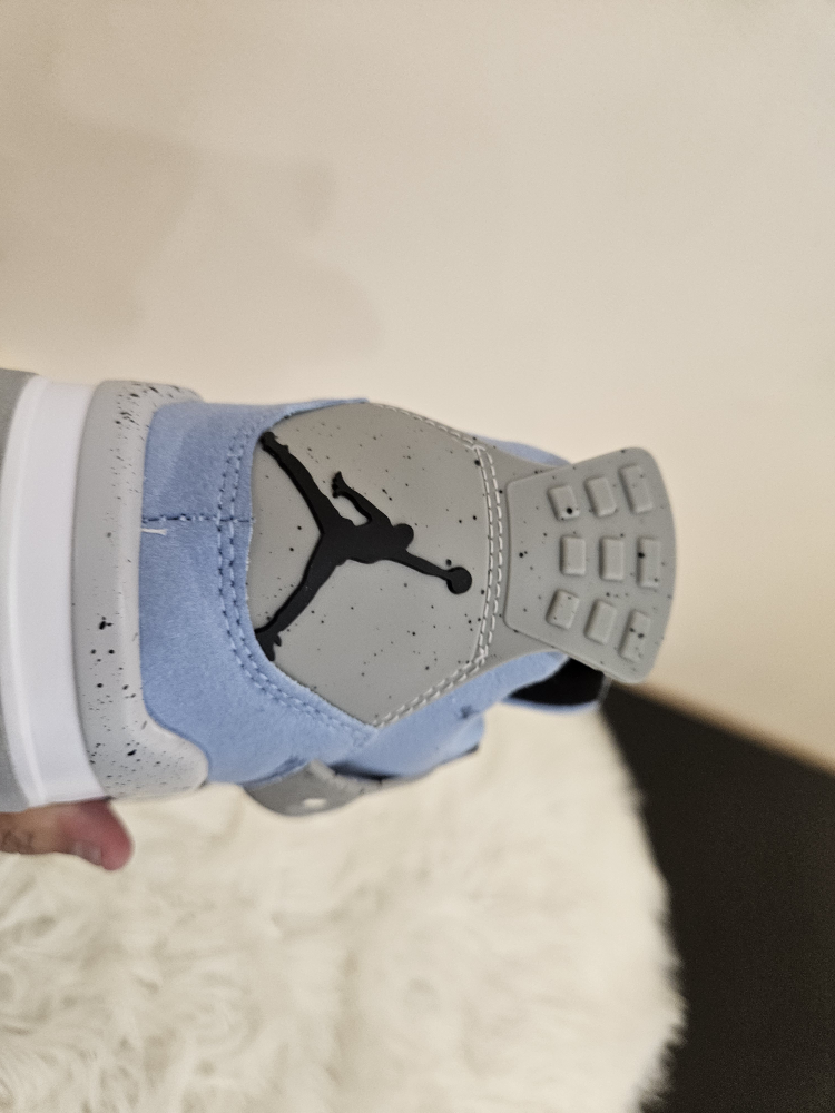 Jordan 4s UNC - photo 3