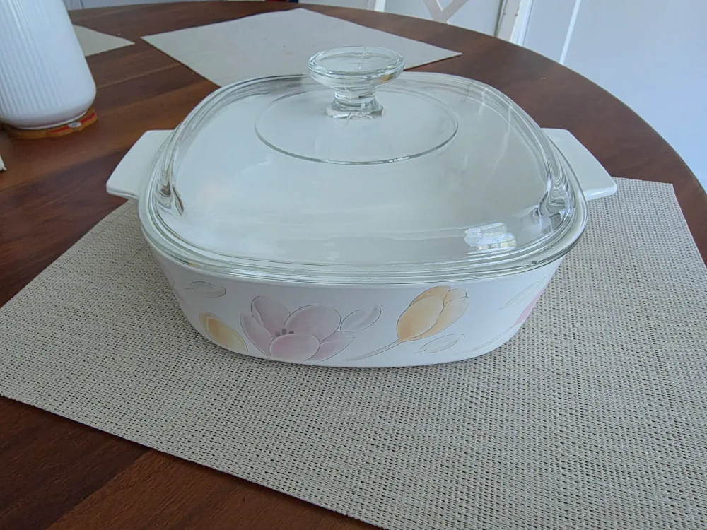 Corning Ware Casserole Dish with Lid thumbnail
