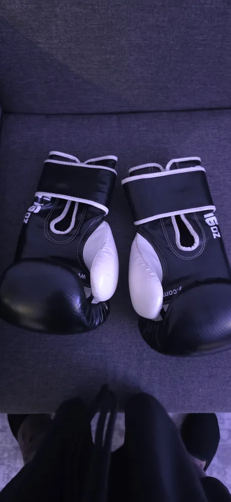 Ring Royalty Boxing Gloves image indicator(2)