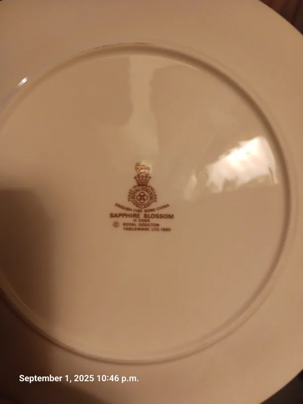 Royal Doulton Sapphire Blossom Plate image indicator(4)