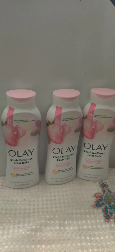 Olay Fresh Radiance Strawberry & Mint Body Washx3 thumbnail