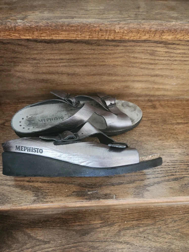 Mephisto Helen Metallic Leather Sandals Size 40 image indicator(4)
