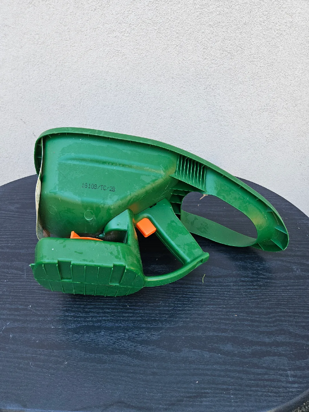 Scotts Handy Green II Hand-Held Spreader image indicator(2)