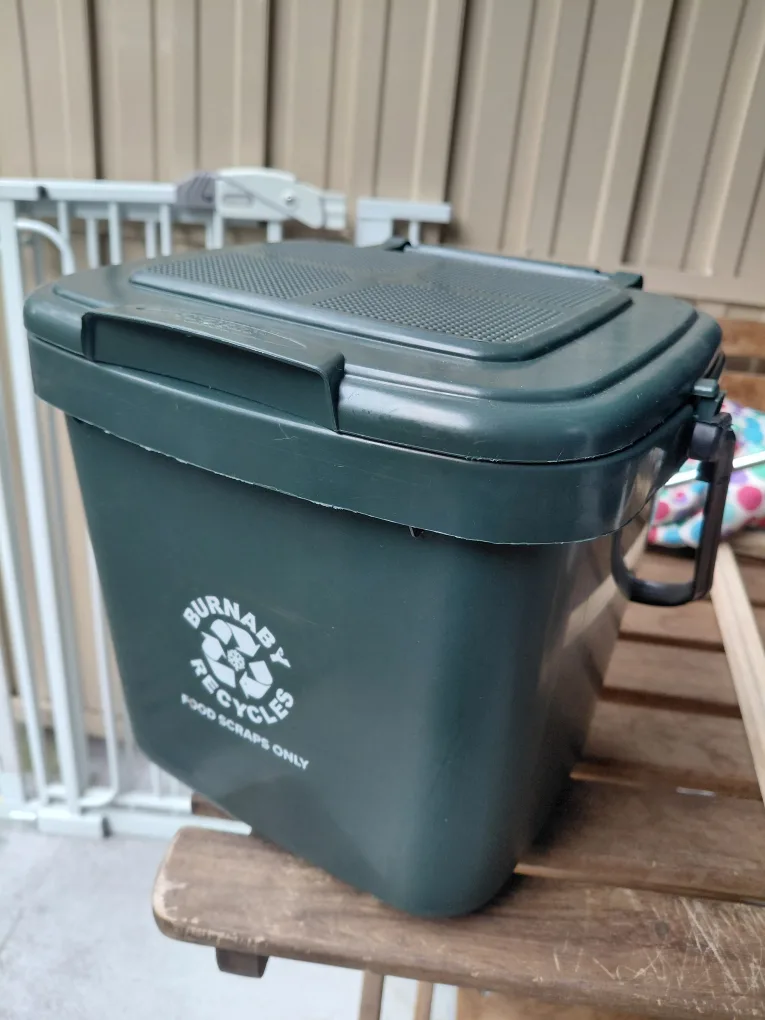 FREE! Small Recycles Food Green Bin thumbnail