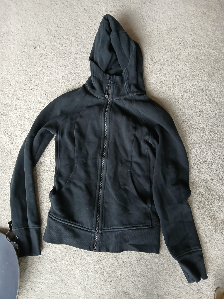🆓️ Lululemon black zip up, size small (S) #freecycle 🥕
