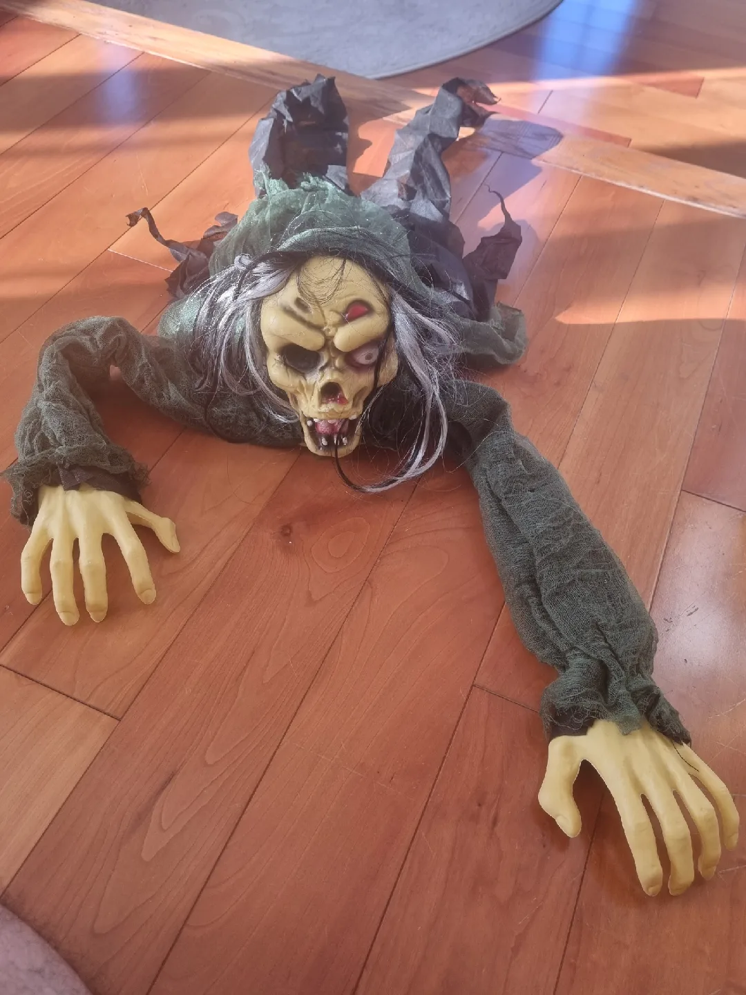 Halloween Roaring Zombie Decoration image indicator(3)