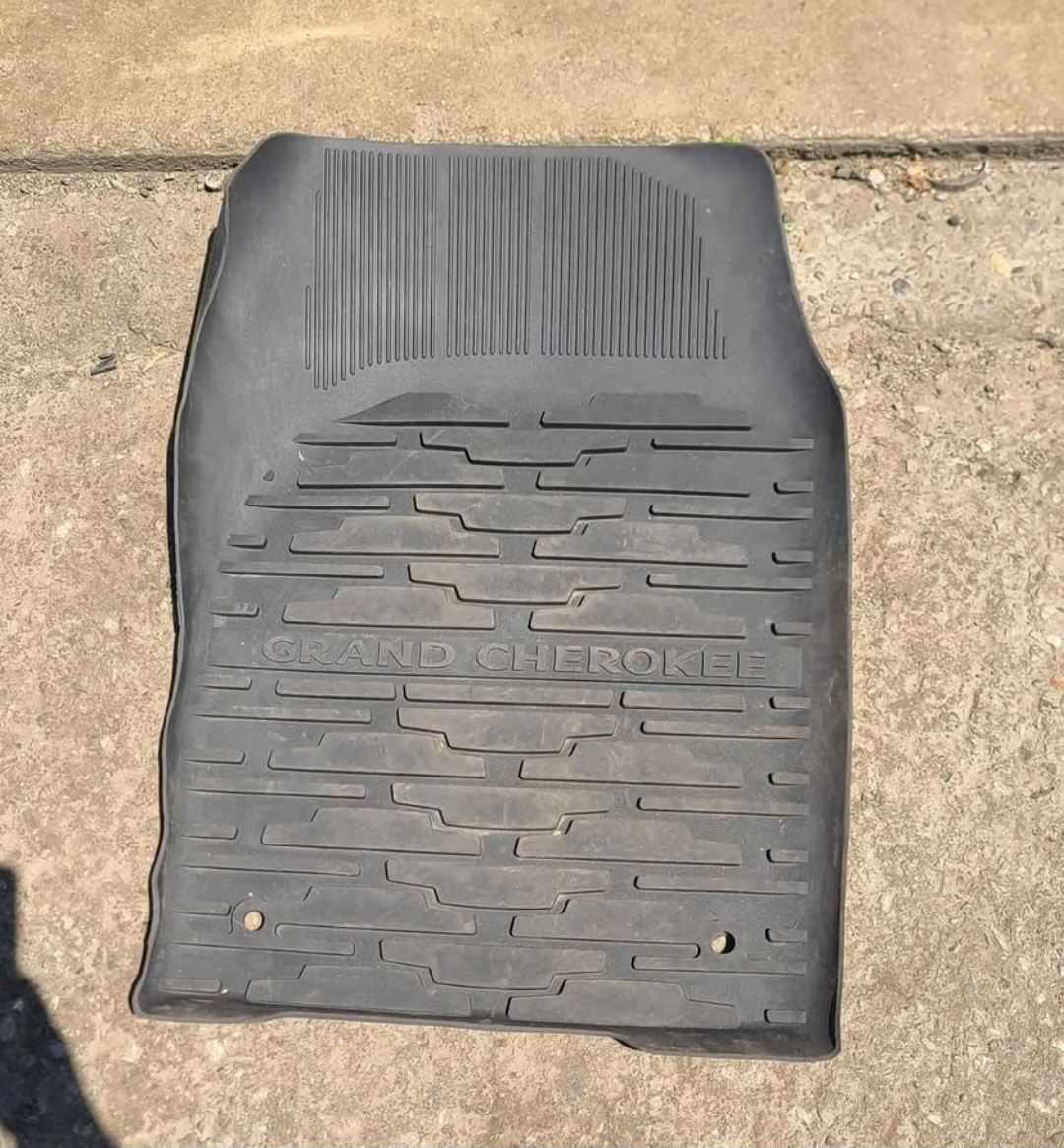 Full Set of OEM Rubber Mats for Jeep Grand Cherokee - photo 3