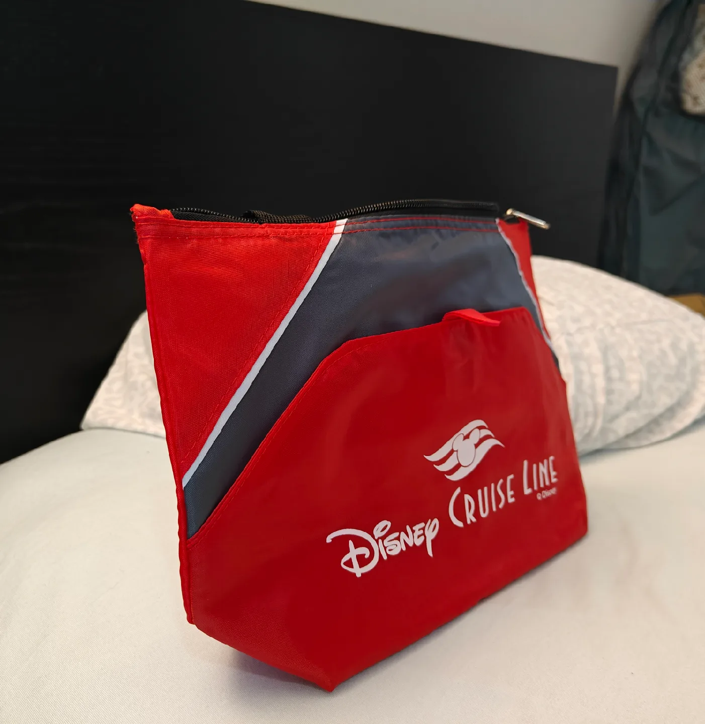 Disney Cruise Line Red Lunch Bag image indicator(3)
