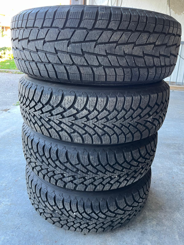 Winter 215/65R16 Tires on rims - photo 2