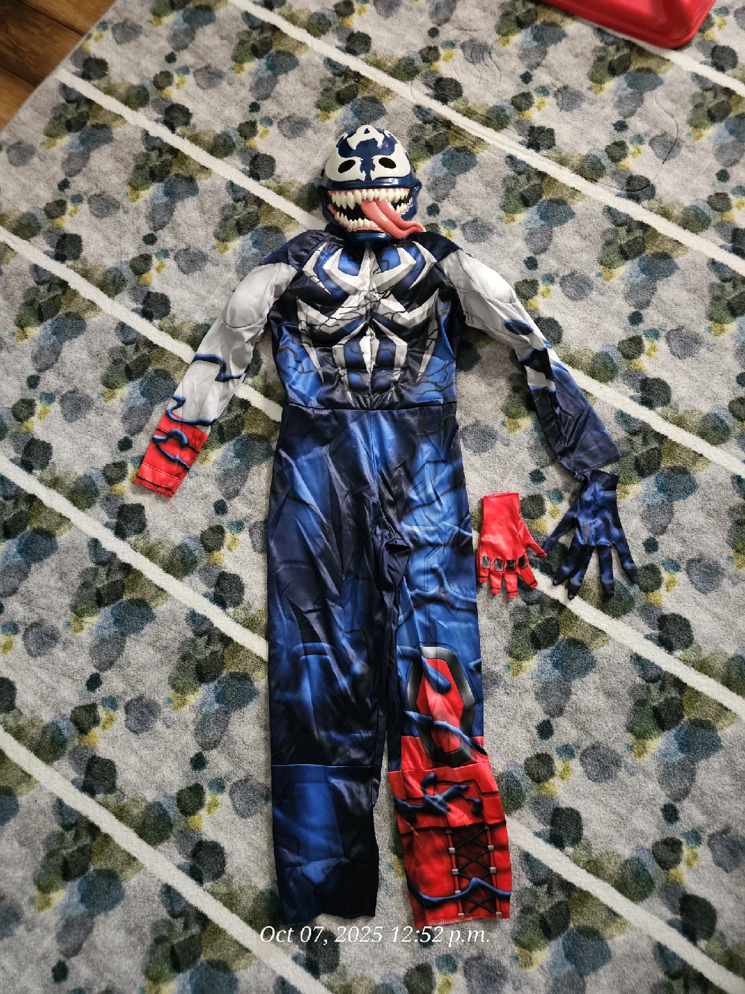 Spider-Man Maximum Venom Captain America Costume (Size Medium) - photo 2