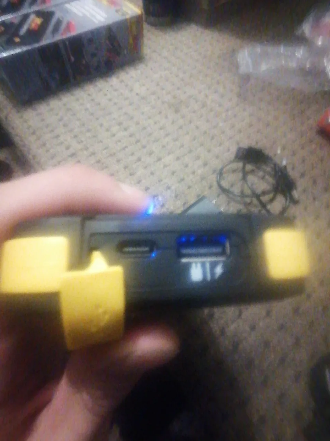 EverStart maxx 1200A car jumper (new in box) selling two for 150 image indicator(2)