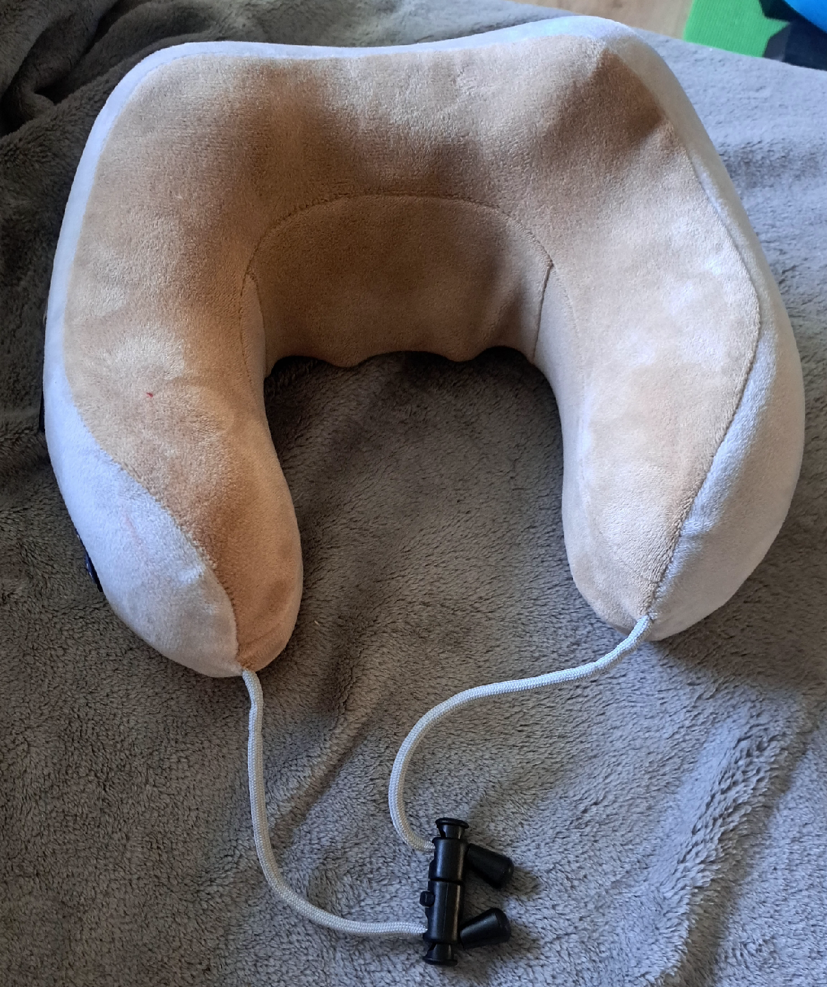Rechargeable Neck Massage Travel Pillow - photo 3