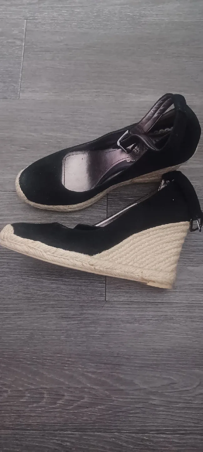 Franco Sarto Black Wedge Espadrille Sandals, Size 7 image indicator(2)