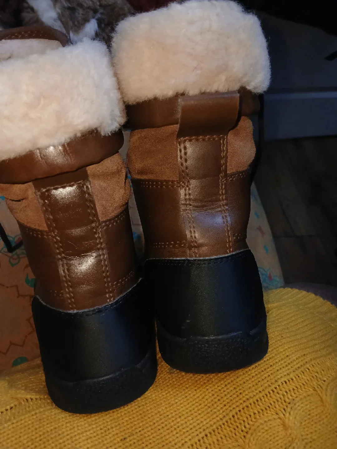 UGG Brown Leather Winter Boots image indicator(5)