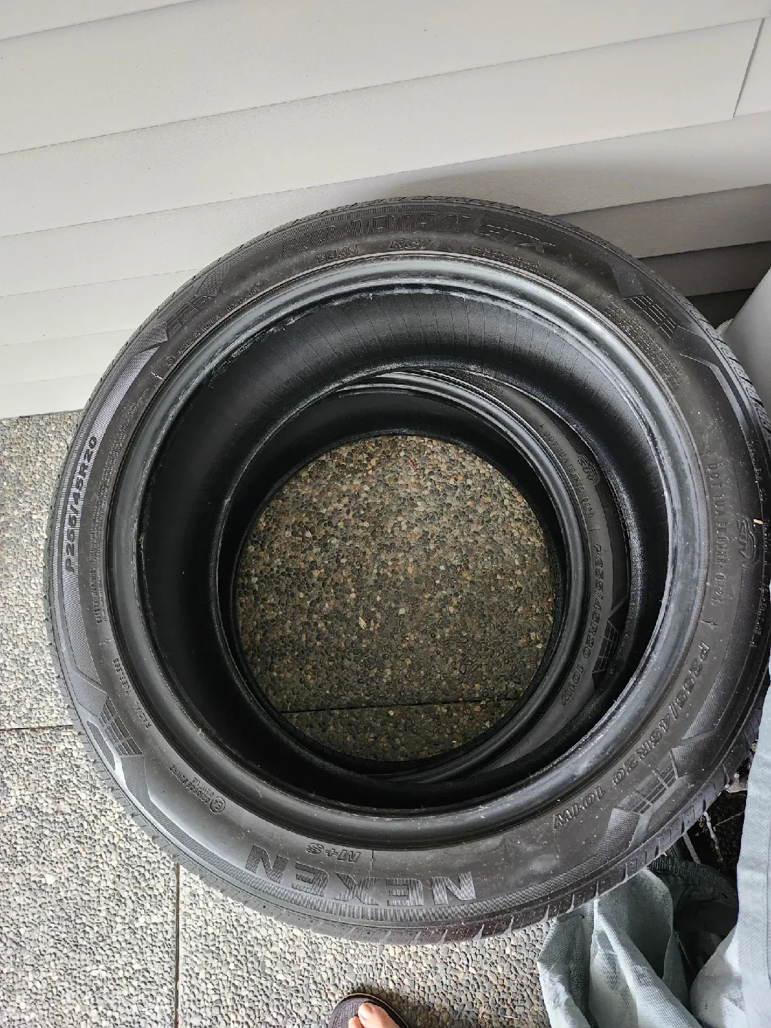 Nexen P255/45R20 Tires - Set of 2 image indicator(4)