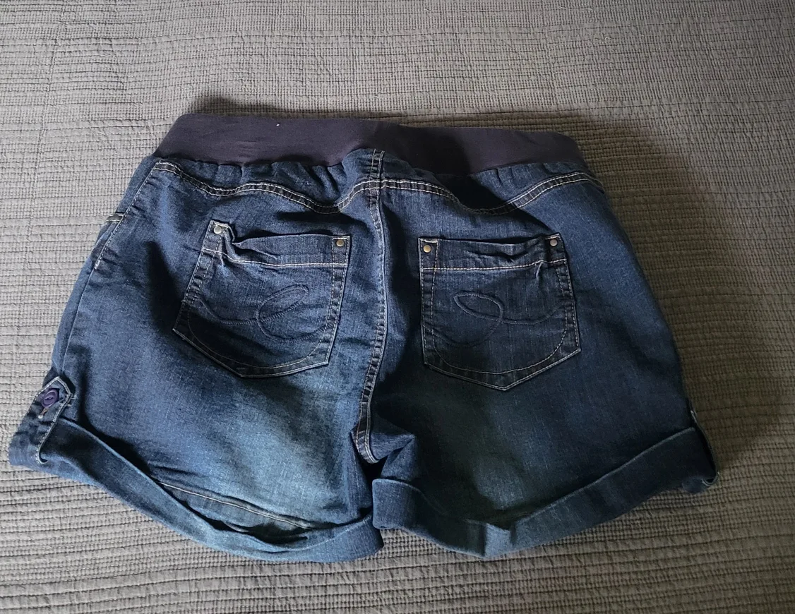 Oh Baby by Motherhood Size M Maternity Shorts image indicator(8)