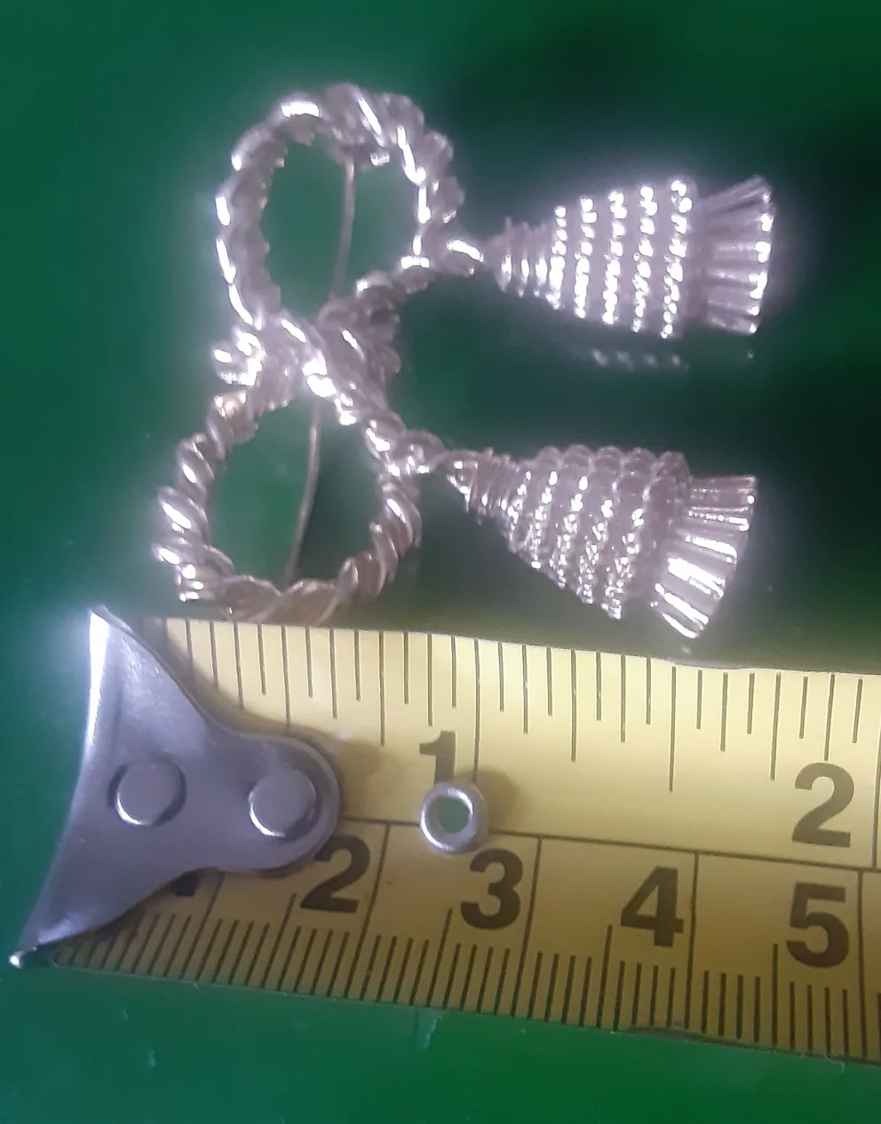 Gold Bow Tassel Brooch image indicator(4)