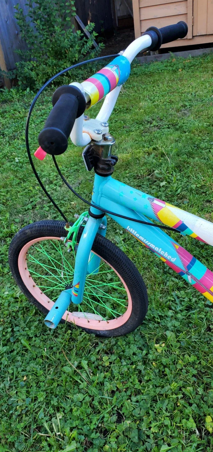 18" Kids Bike - Training Wheels image indicator(2)