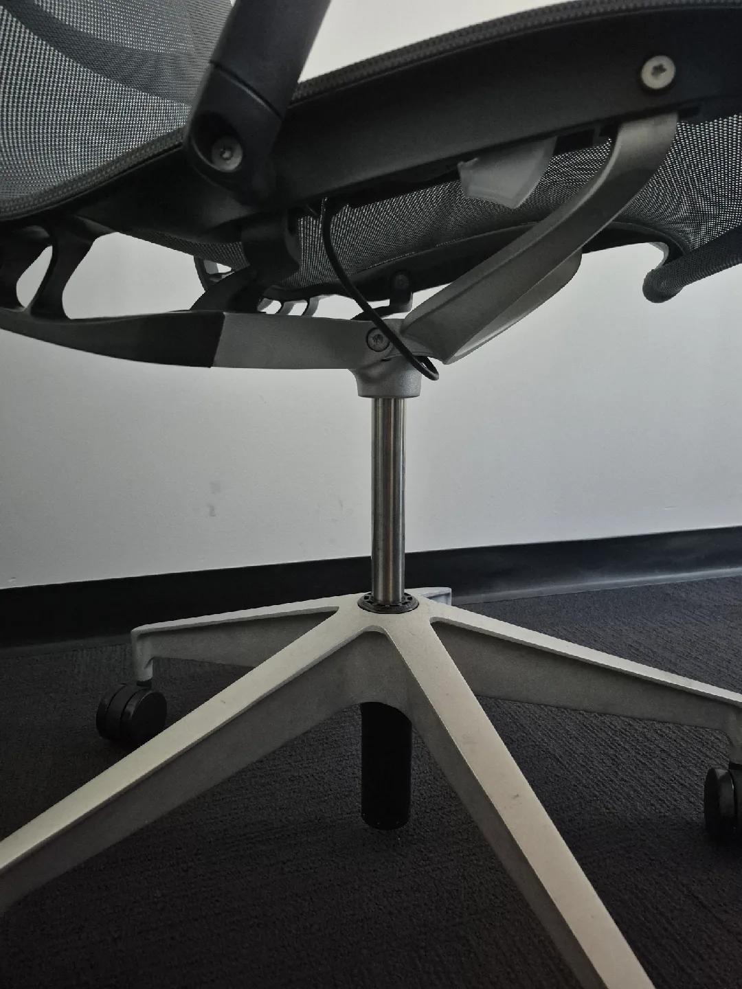 Ergonomic Mesh Office Chair - Grey image indicator(2)