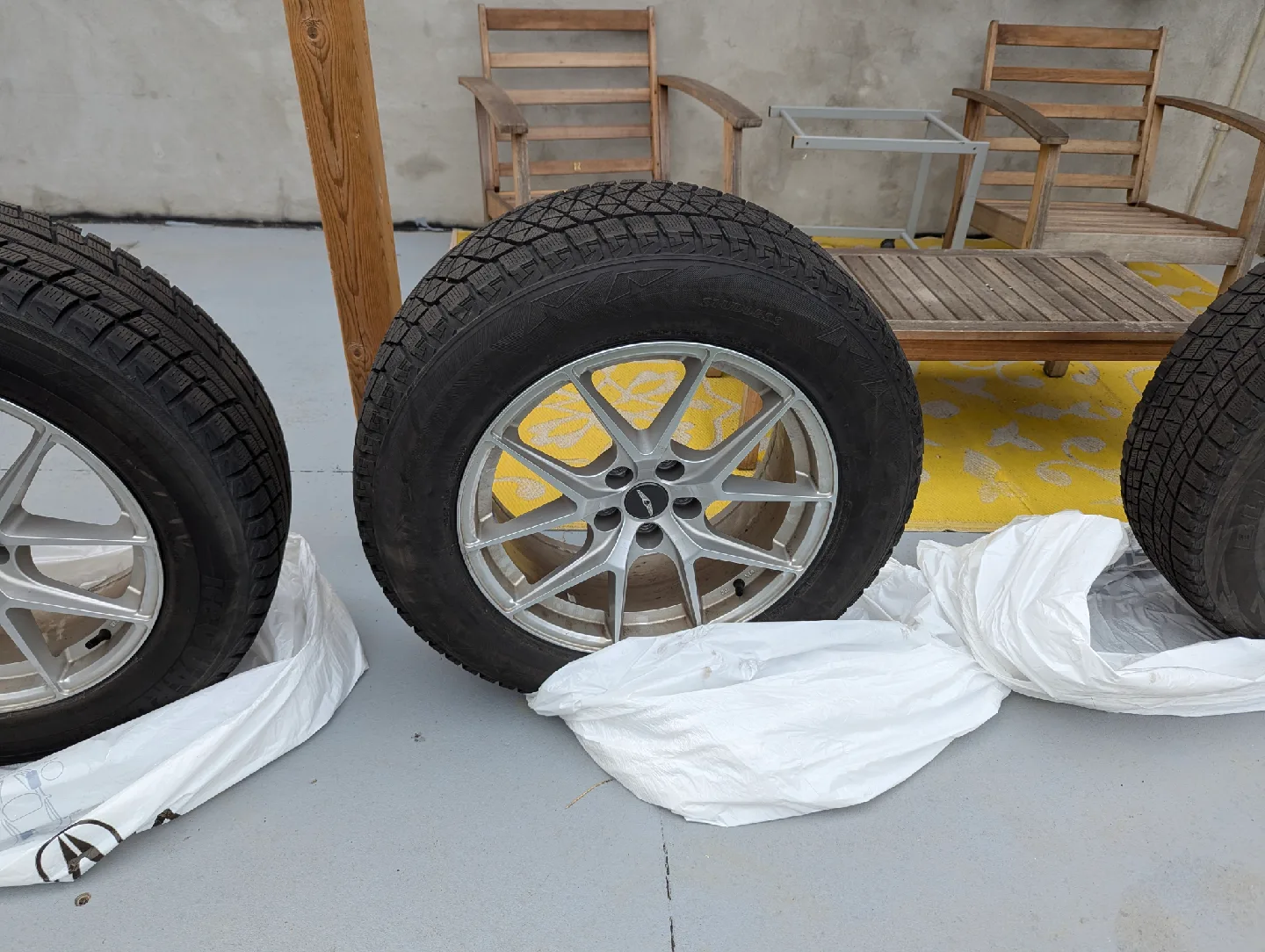 Yokohama 235/65R18 image indicator(9)