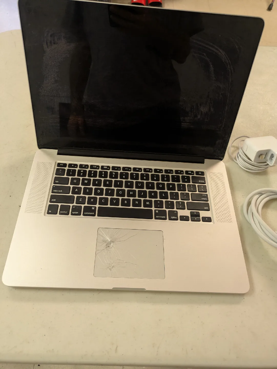 Apple Macbook Pro - Damaged Trackpad image indicator(3)