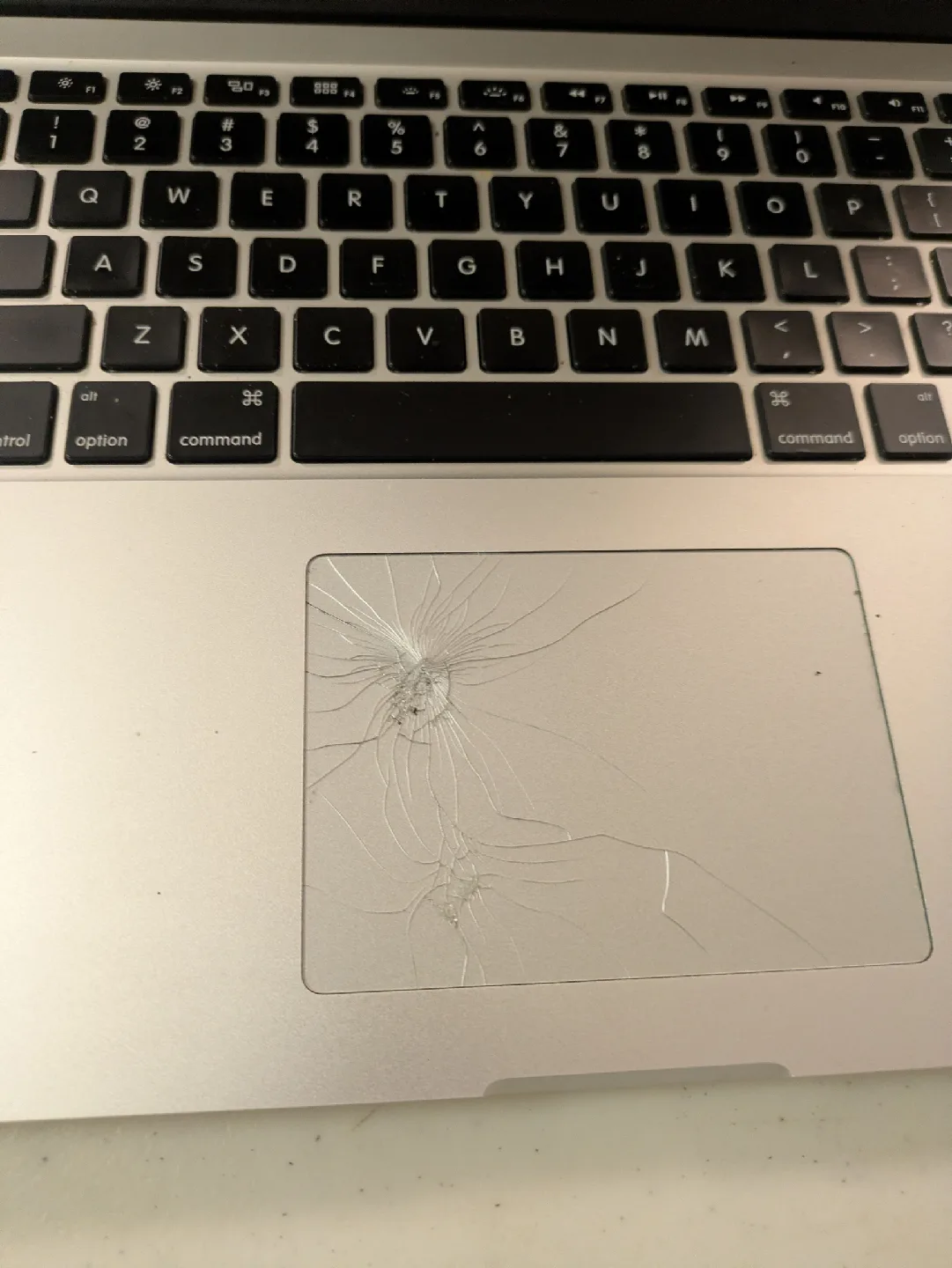 Apple Macbook Pro - Damaged Trackpad image indicator(4)