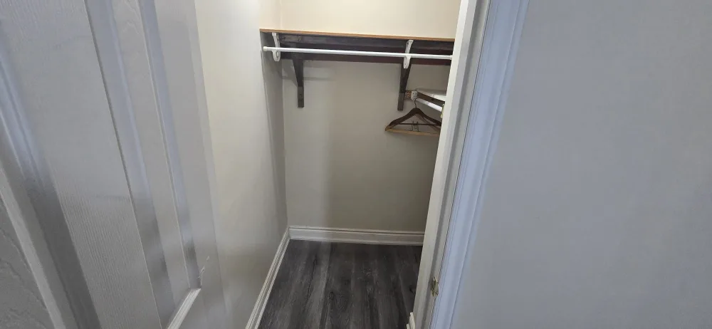 Basement for rent image indicator(2)